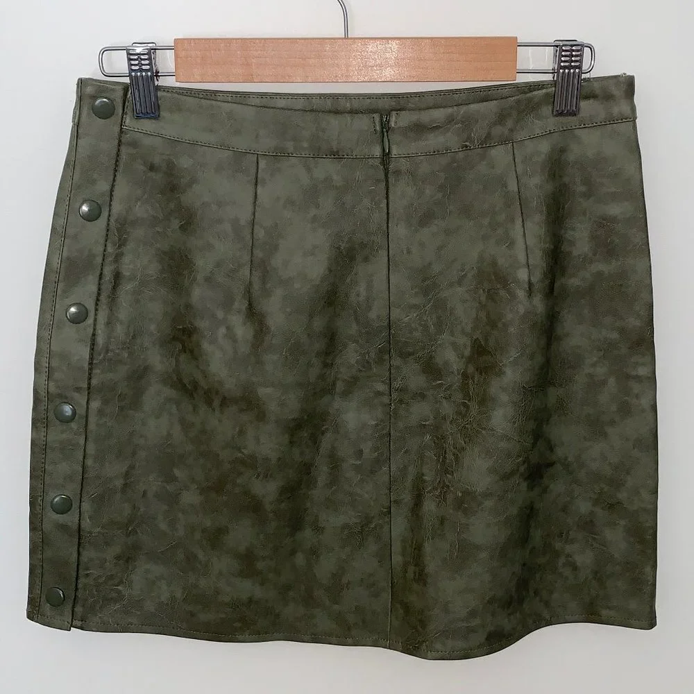 NWT - LF Mint Vanilla Faux Leather Side Snap Skirt
